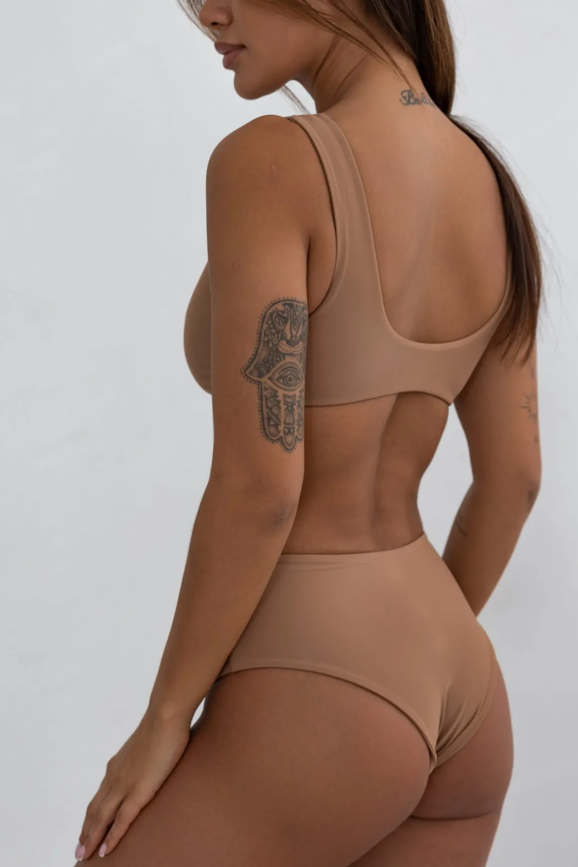 Arruga Nude