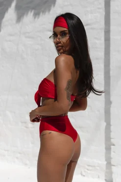 Linki Scarlet