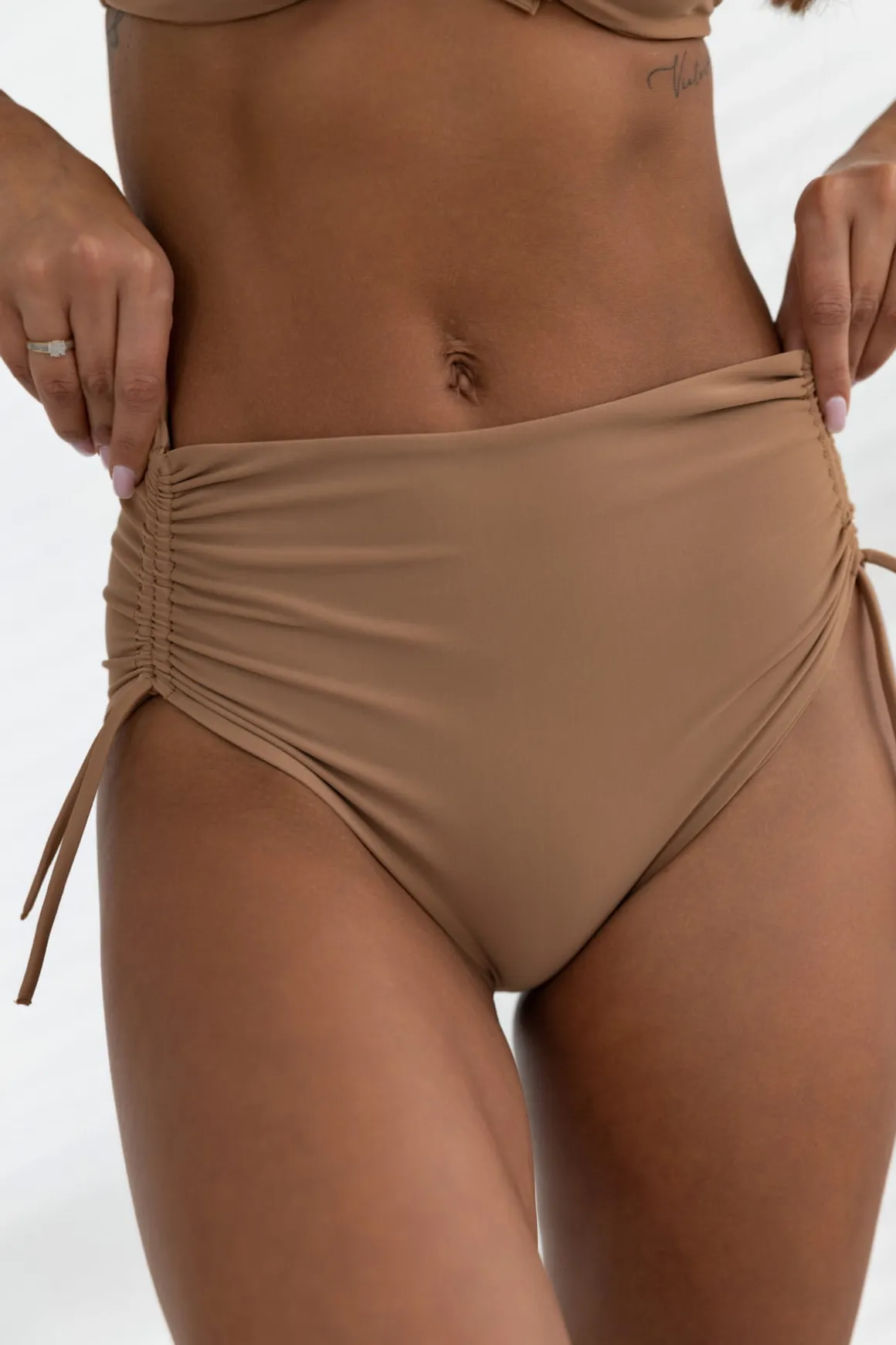 Mare Nude