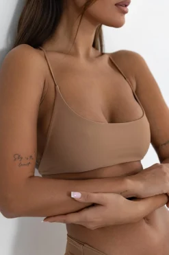Minimal Nude