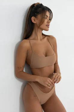 Minimal Nude