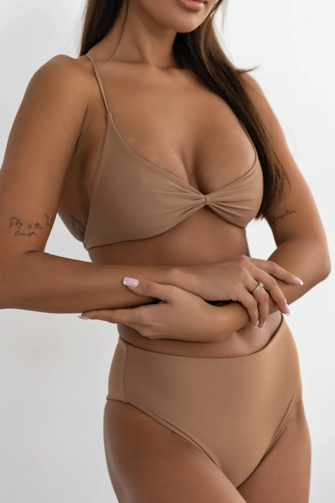 Minimal Nude