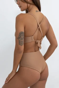 Mira Nude