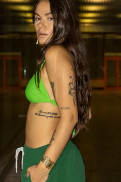 Tie Verde- góra trójkątna od bikini wiązana na szyi zielony